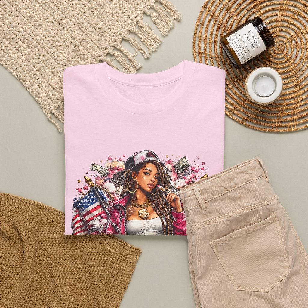T-Shirt Regina dello Streetwear – Design Chicana Tattoo e Bandiera USA