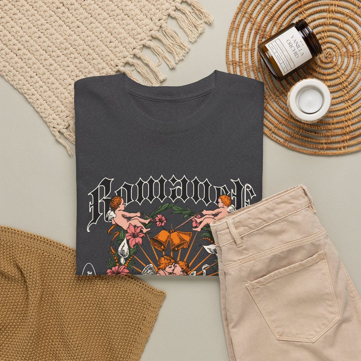 T-Shirt Angelo Gotico con Fiori – Design Dark Vintage