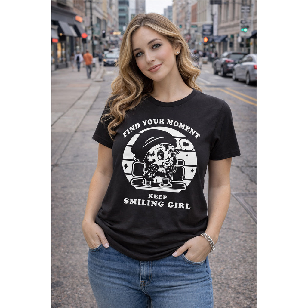T-Shirt Continua a Sorridere – Ragazza Vintage e Frase Positiva