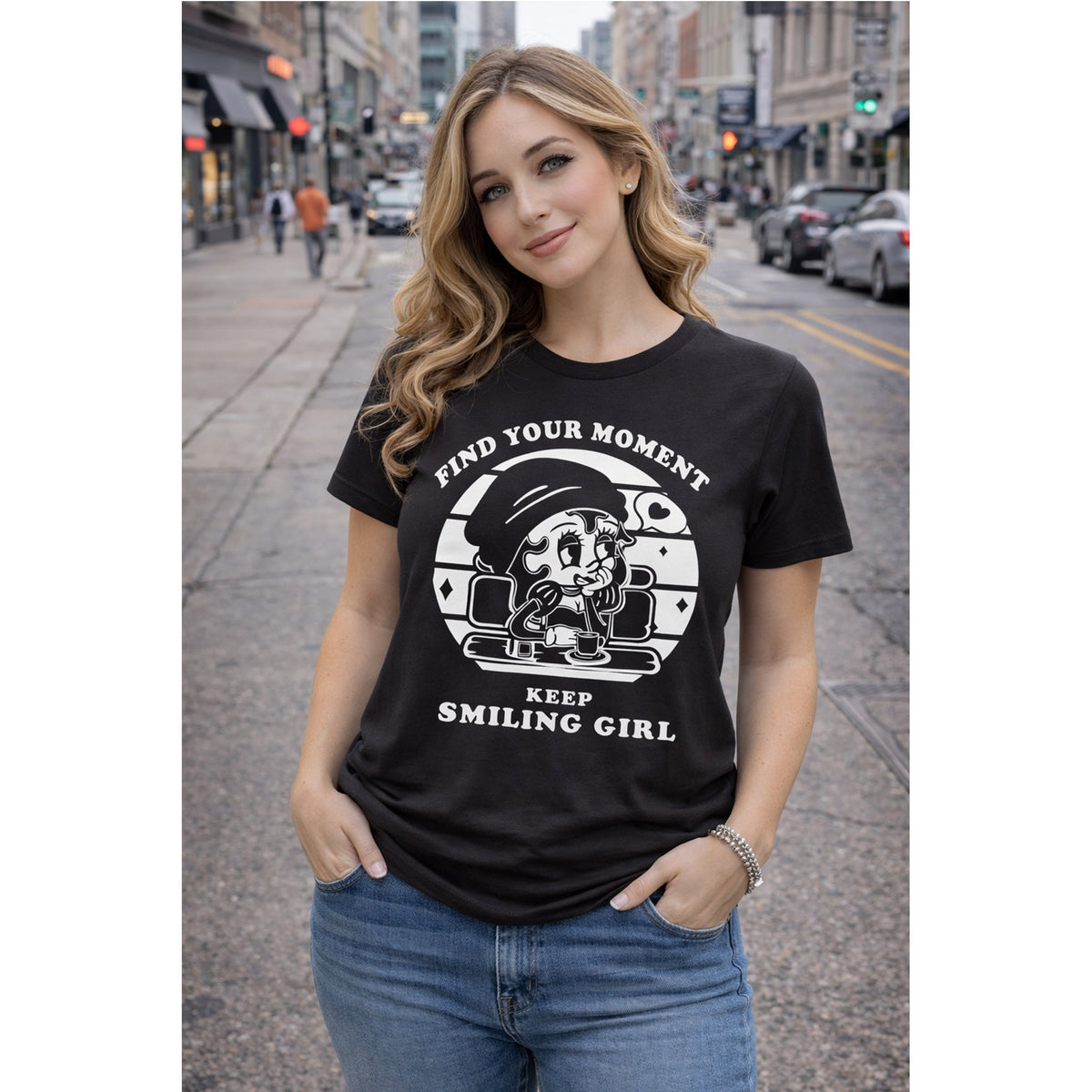 T-Shirt Continua a Sorridere – Ragazza Vintage e Frase Positiva