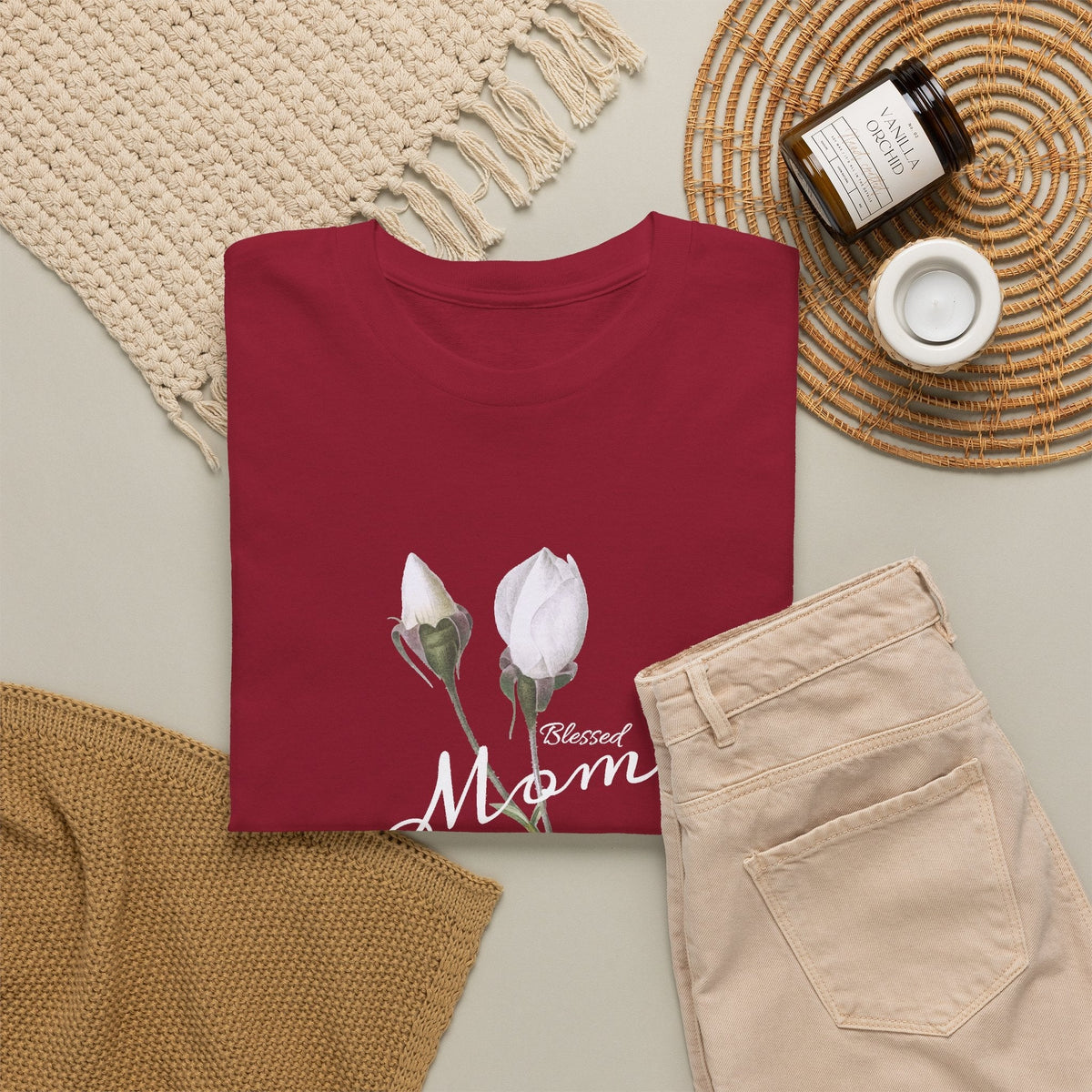 T-Shirt Mamma con Fiori – Design Minimalista