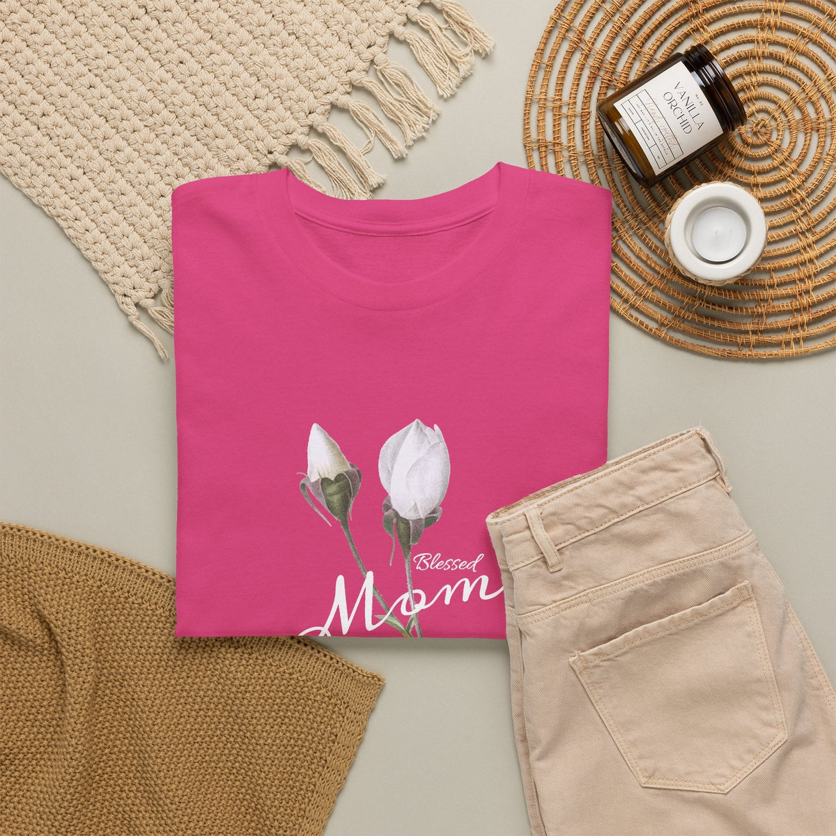 T-Shirt Mamma con Fiori – Design Minimalista