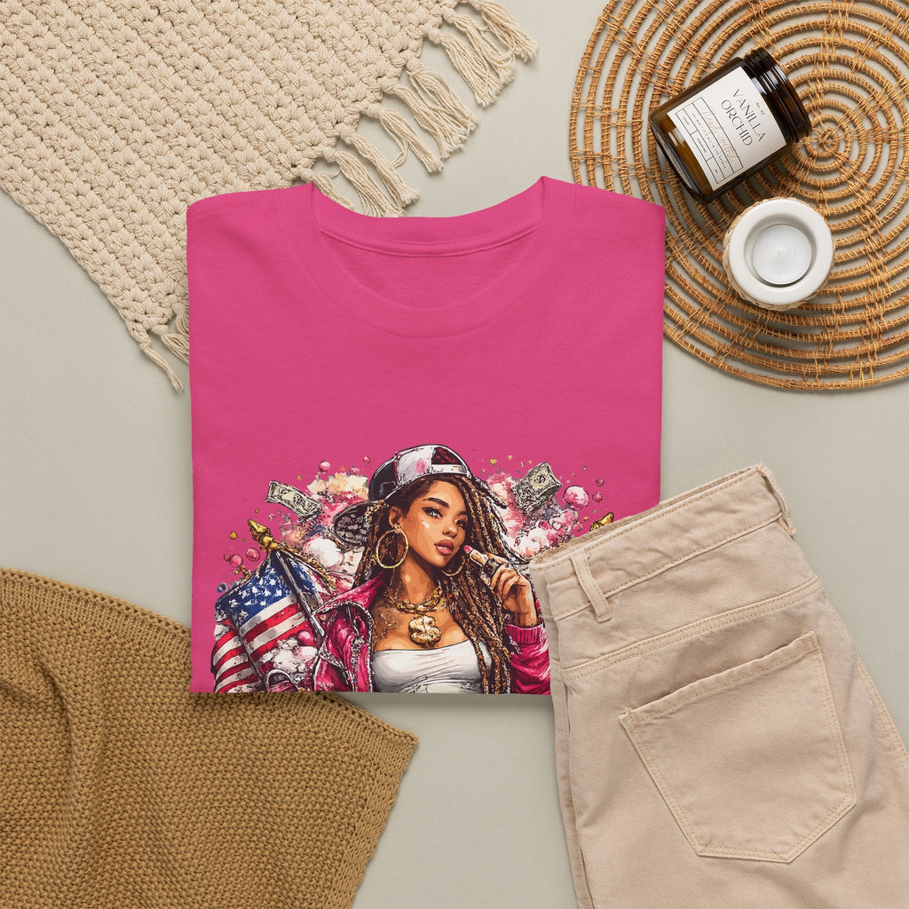 T-Shirt Regina dello Streetwear – Design Chicana Tattoo e Bandiera USA